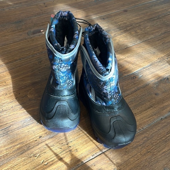 Nwt kids light up snow boots size 7/8 - Picture 1 of 4